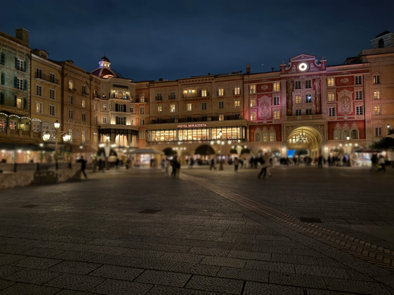 ミラコスタ側の広場